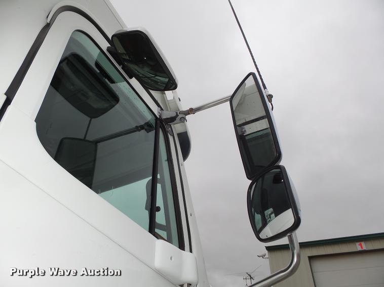 image for item DA0671 2006 Freightliner Columbia CL120 semi truck