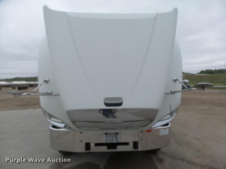 image for item DA0671 2006 Freightliner Columbia CL120 semi truck