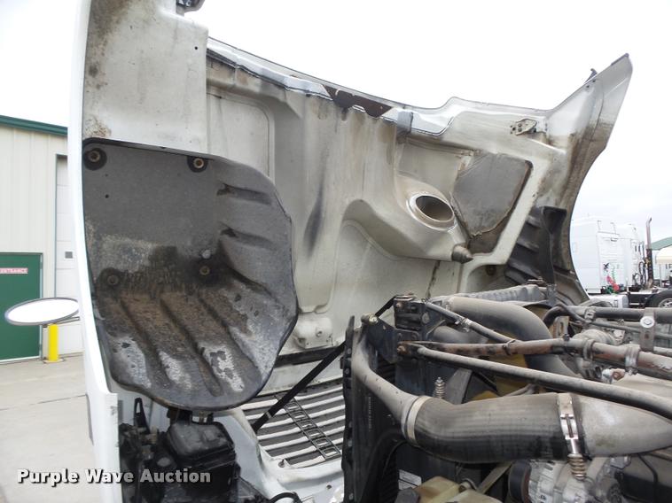 image for item DA0671 2006 Freightliner Columbia CL120 semi truck