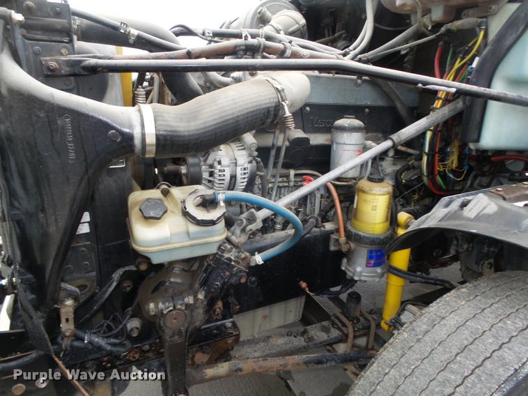 image for item DA0671 2006 Freightliner Columbia CL120 semi truck