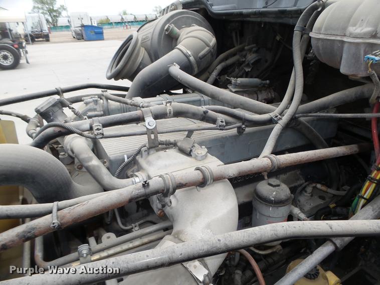 image for item DA0671 2006 Freightliner Columbia CL120 semi truck