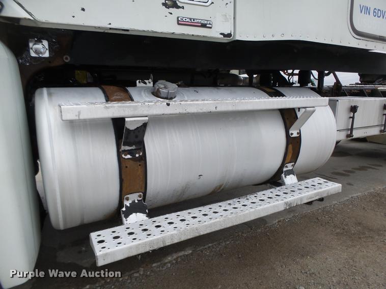 image for item DA0671 2006 Freightliner Columbia CL120 semi truck