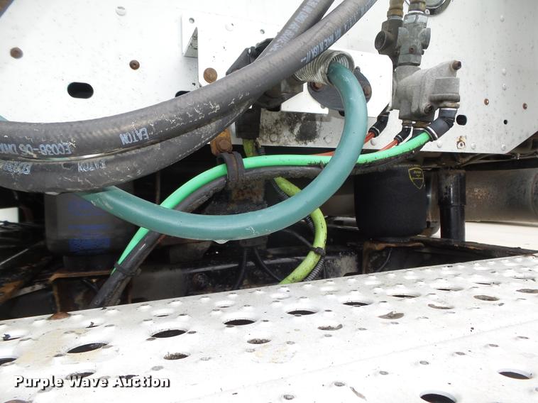 image for item DA0671 2006 Freightliner Columbia CL120 semi truck