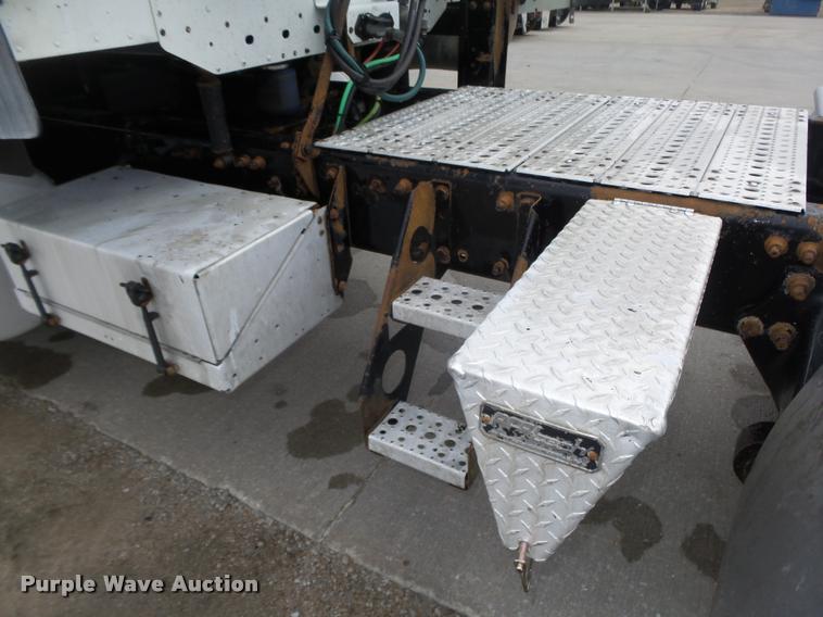 image for item DA0671 2006 Freightliner Columbia CL120 semi truck