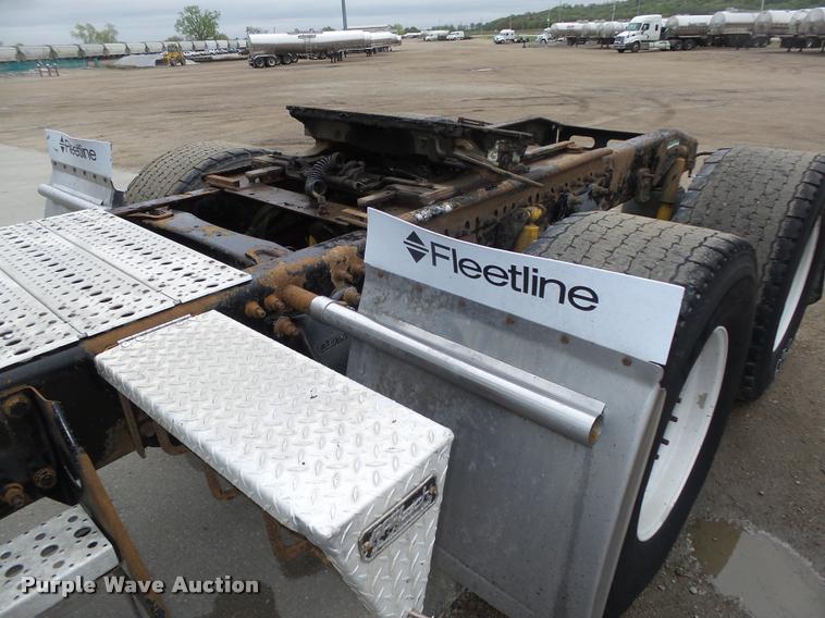 image for item DA0671 2006 Freightliner Columbia CL120 semi truck