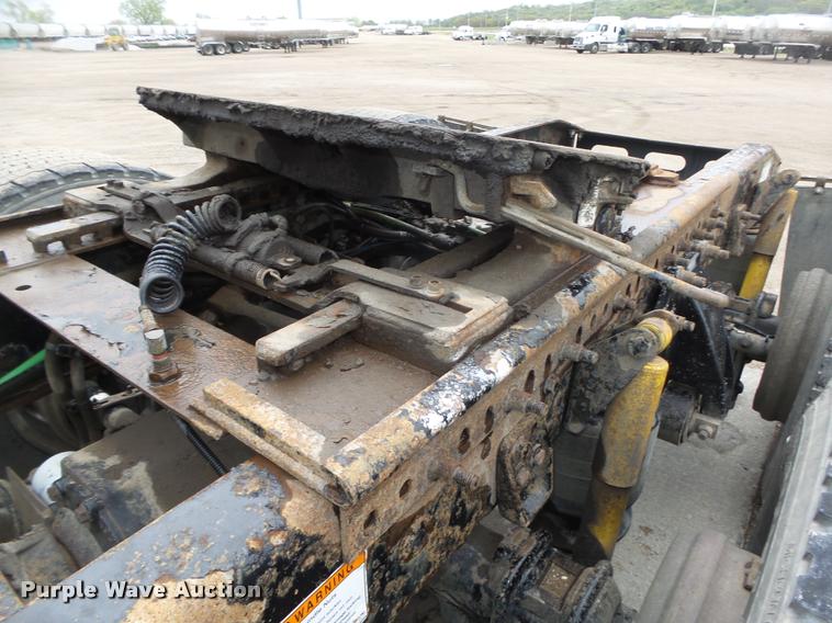 image for item DA0671 2006 Freightliner Columbia CL120 semi truck