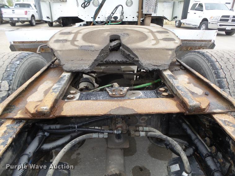 image for item DA0671 2006 Freightliner Columbia CL120 semi truck