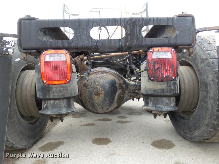 image for item DA0671 2006 Freightliner Columbia CL120 semi truck