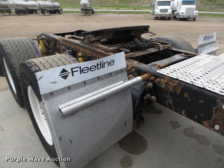 image for item DA0671 2006 Freightliner Columbia CL120 semi truck