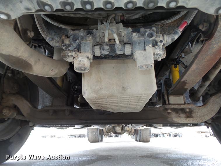 image for item DA0671 2006 Freightliner Columbia CL120 semi truck