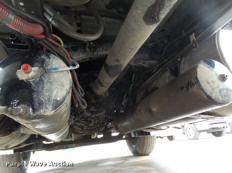 image for item DA0671 2006 Freightliner Columbia CL120 semi truck