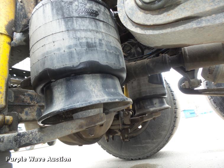 image for item DA0671 2006 Freightliner Columbia CL120 semi truck