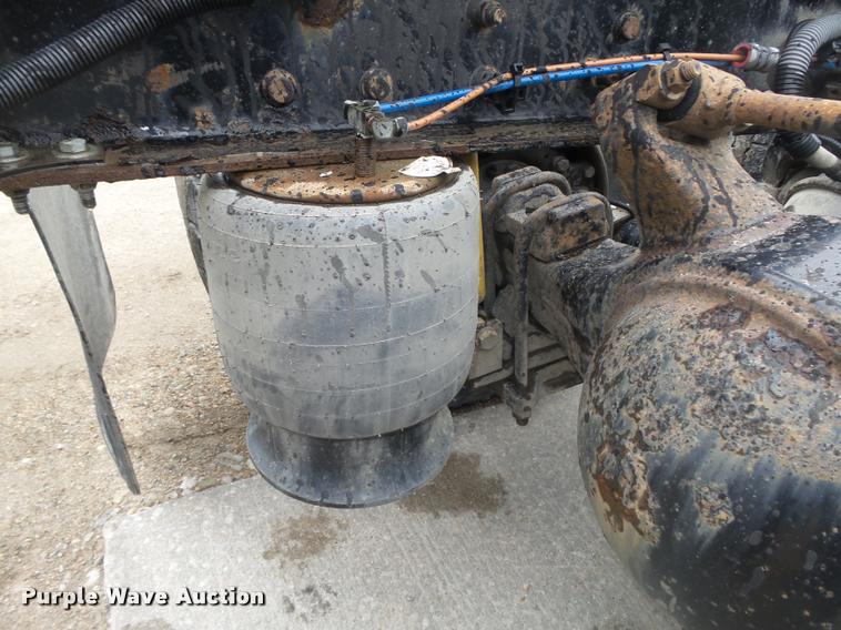 image for item DA0671 2006 Freightliner Columbia CL120 semi truck