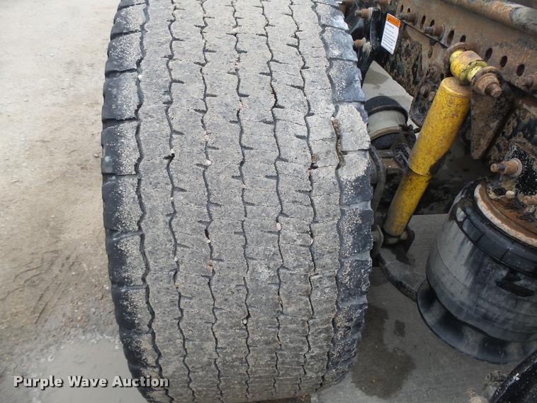 image for item DA0671 2006 Freightliner Columbia CL120 semi truck