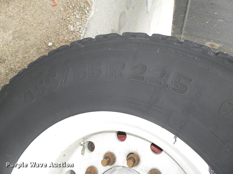 image for item DA0671 2006 Freightliner Columbia CL120 semi truck