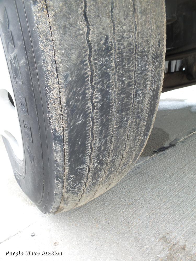 image for item DA0671 2006 Freightliner Columbia CL120 semi truck