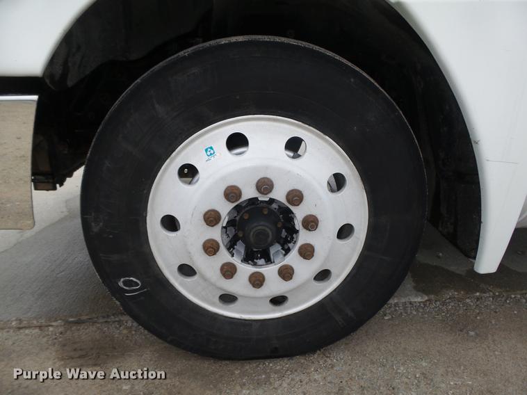 image for item DA0671 2006 Freightliner Columbia CL120 semi truck