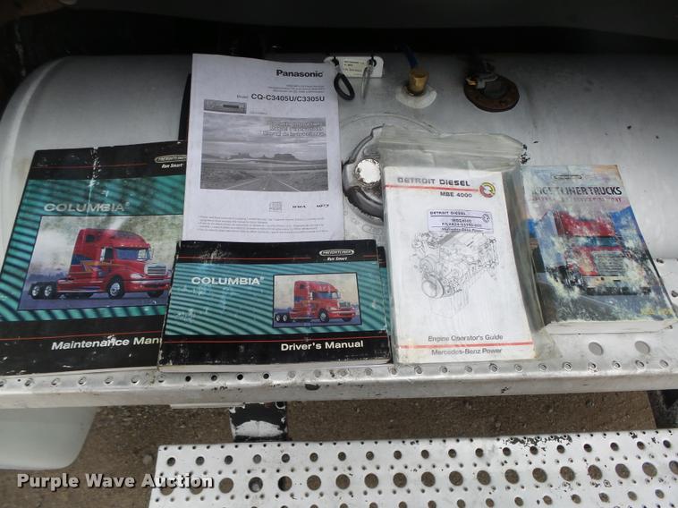 image for item DA0671 2006 Freightliner Columbia CL120 semi truck