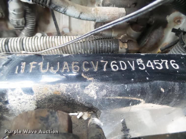 image for item DA0671 2006 Freightliner Columbia CL120 semi truck