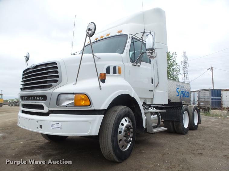 image for item DA0672 2006 Sterling AT9500 semi truck