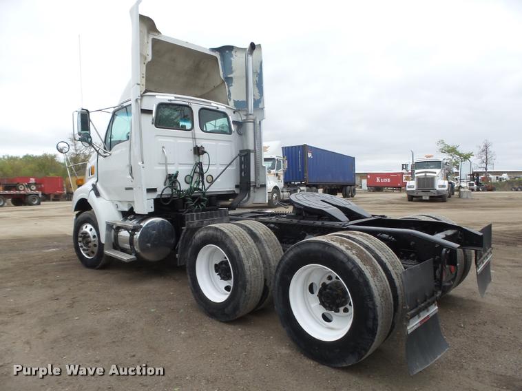 image for item DA0672 2006 Sterling AT9500 semi truck