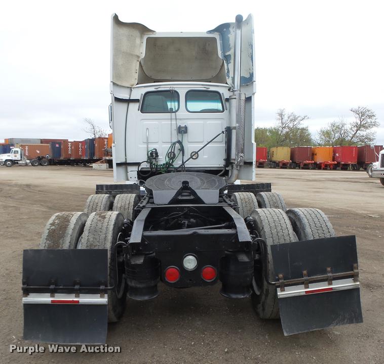 image for item DA0672 2006 Sterling AT9500 semi truck