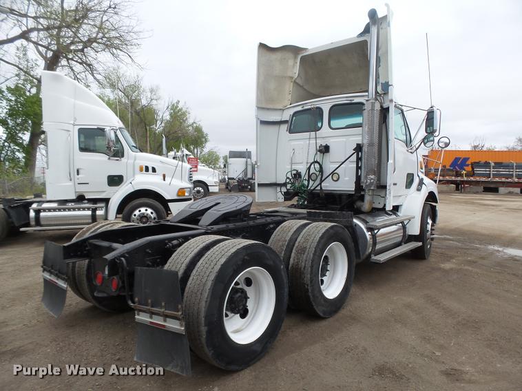 image for item DA0672 2006 Sterling AT9500 semi truck