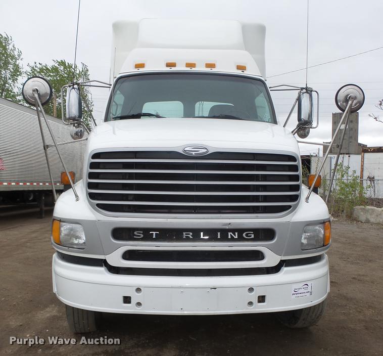 image for item DA0672 2006 Sterling AT9500 semi truck