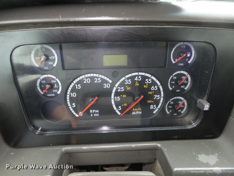 image for item DA0672 2006 Sterling AT9500 semi truck