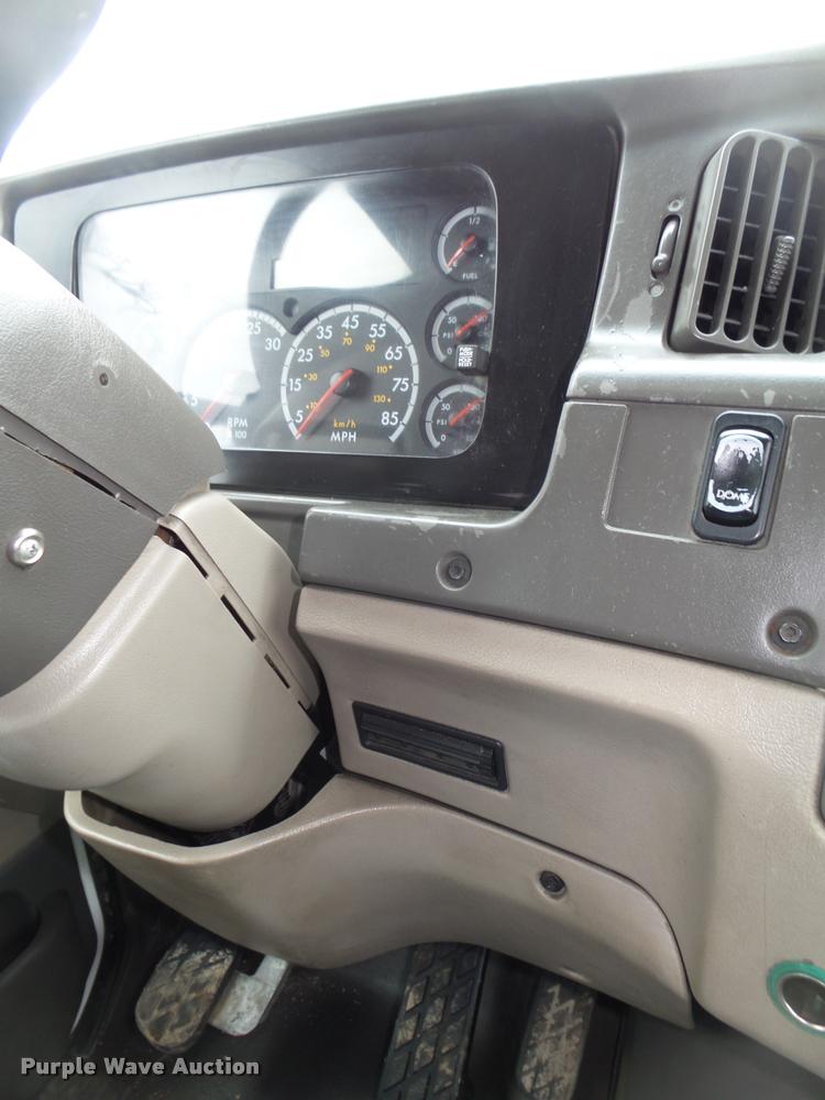 image for item DA0672 2006 Sterling AT9500 semi truck