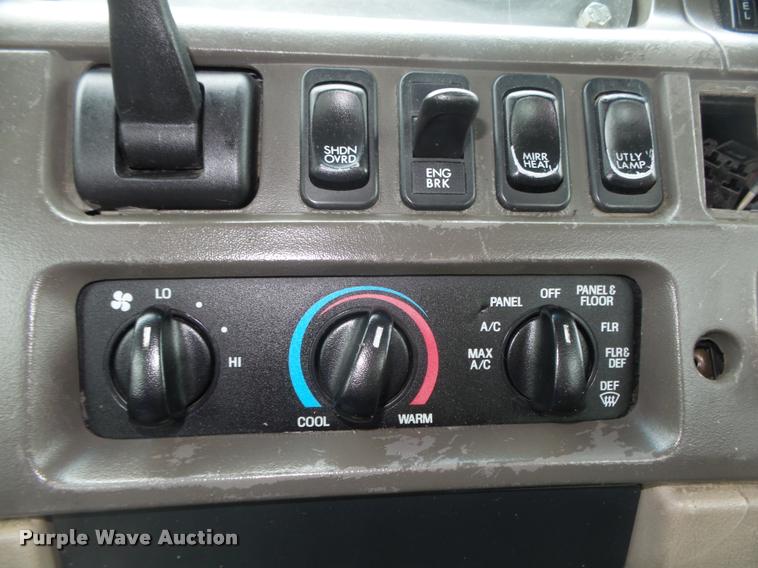 image for item DA0672 2006 Sterling AT9500 semi truck