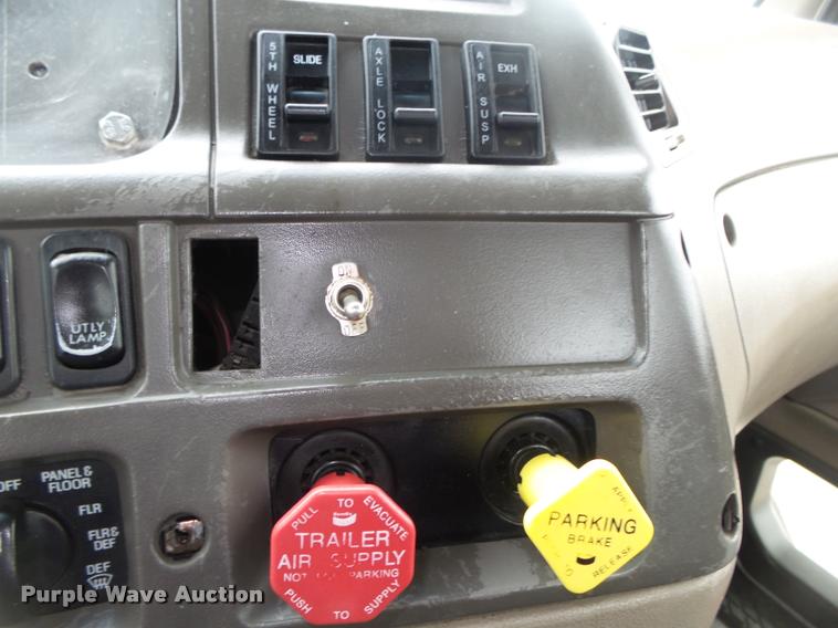 image for item DA0672 2006 Sterling AT9500 semi truck