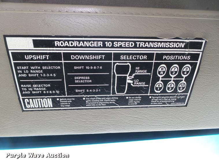 image for item DA0672 2006 Sterling AT9500 semi truck