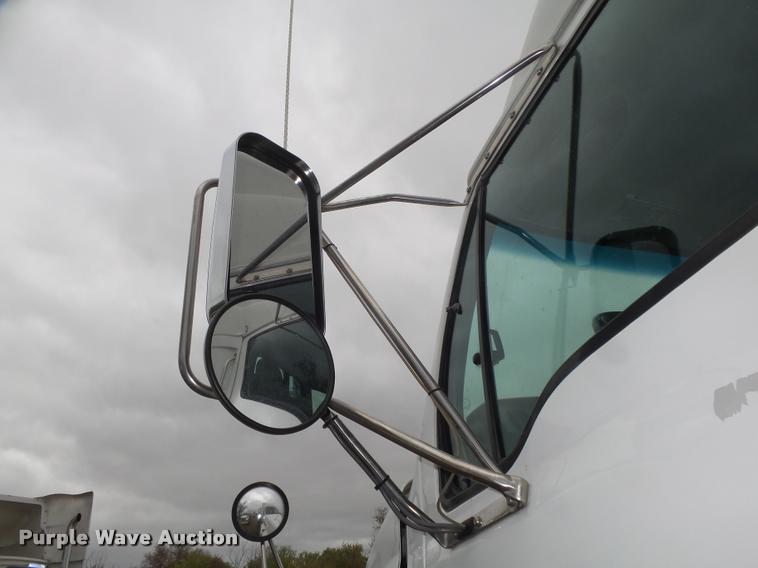 image for item DA0672 2006 Sterling AT9500 semi truck