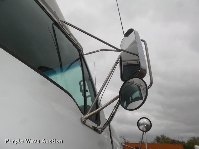 image for item DA0672 2006 Sterling AT9500 semi truck