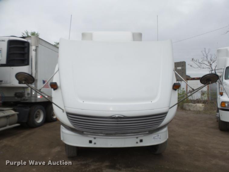 image for item DA0672 2006 Sterling AT9500 semi truck