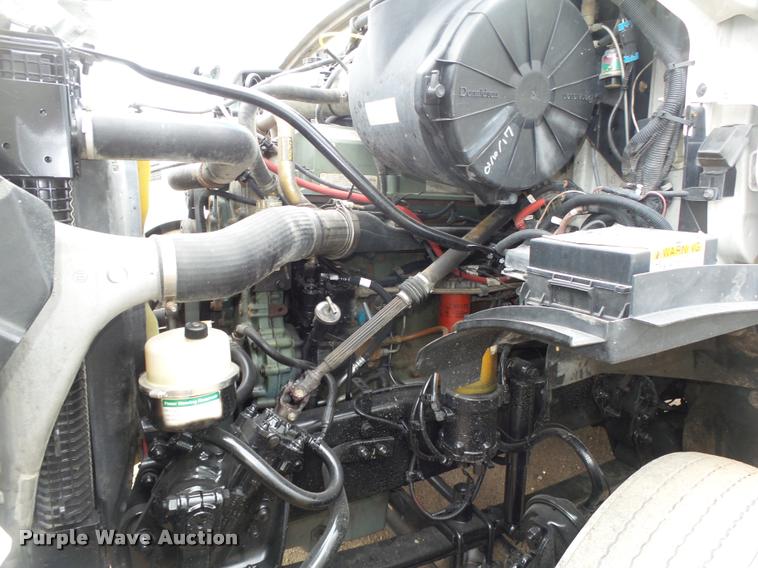 image for item DA0672 2006 Sterling AT9500 semi truck