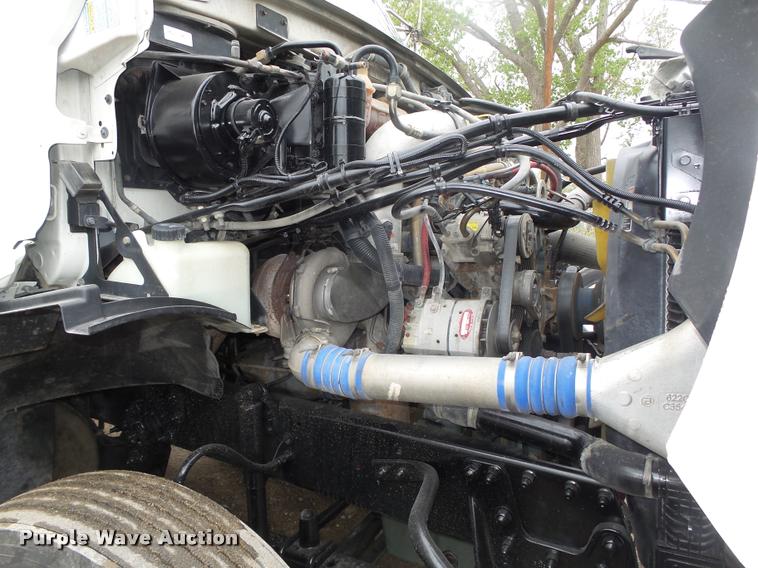 image for item DA0672 2006 Sterling AT9500 semi truck