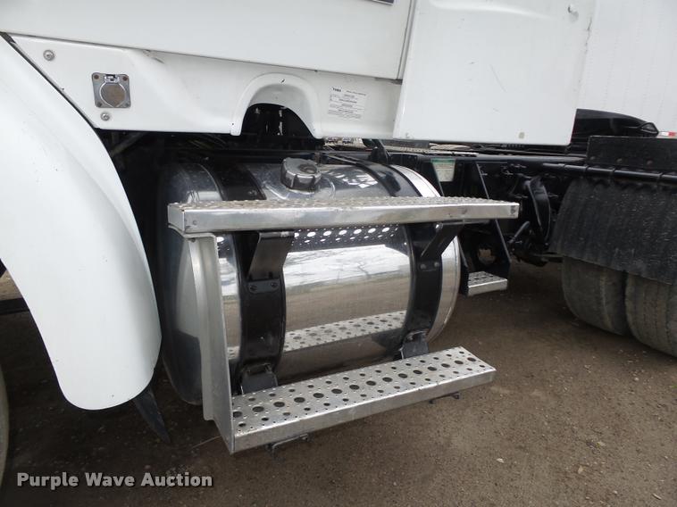 image for item DA0672 2006 Sterling AT9500 semi truck