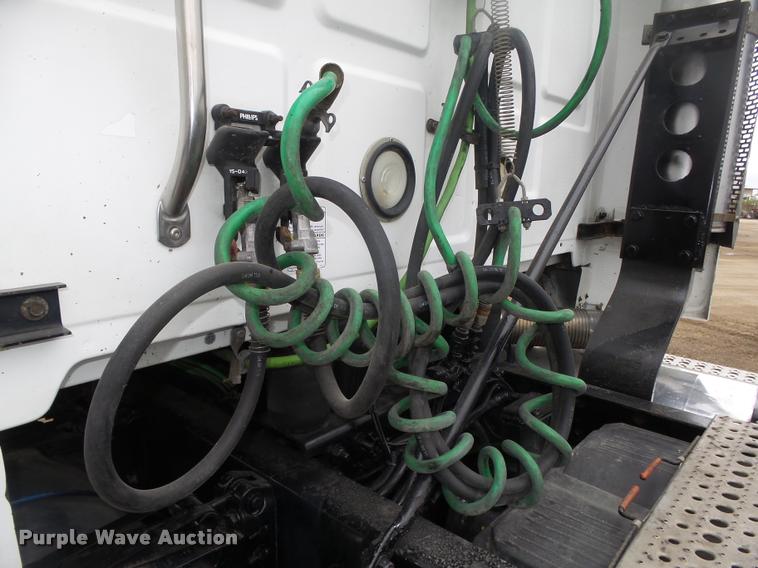 image for item DA0672 2006 Sterling AT9500 semi truck