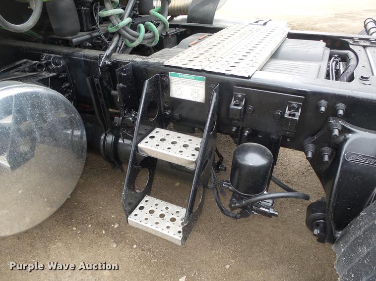 image for item DA0672 2006 Sterling AT9500 semi truck