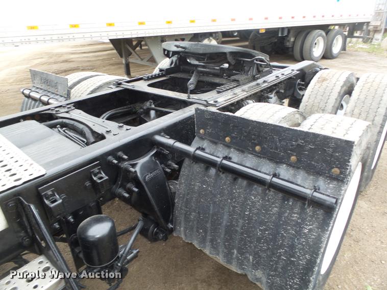 image for item DA0672 2006 Sterling AT9500 semi truck