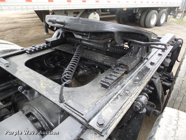 image for item DA0672 2006 Sterling AT9500 semi truck