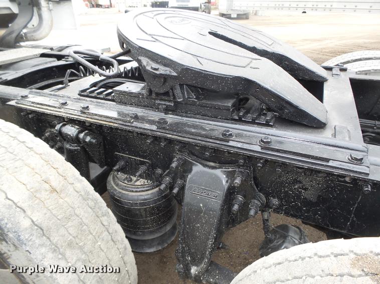 image for item DA0672 2006 Sterling AT9500 semi truck