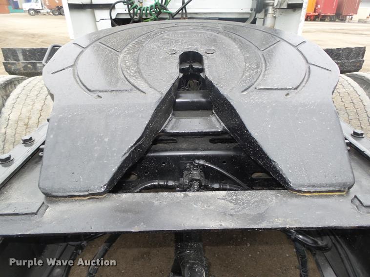 image for item DA0672 2006 Sterling AT9500 semi truck