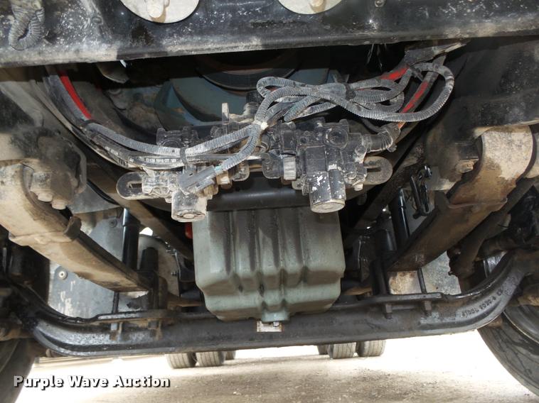 image for item DA0672 2006 Sterling AT9500 semi truck