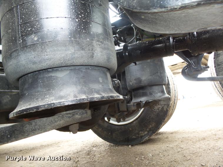 image for item DA0672 2006 Sterling AT9500 semi truck