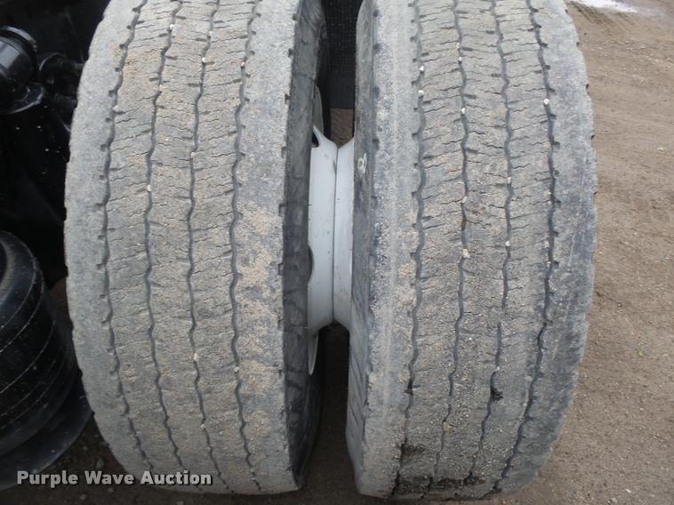 image for item DA0672 2006 Sterling AT9500 semi truck