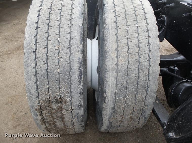 image for item DA0672 2006 Sterling AT9500 semi truck