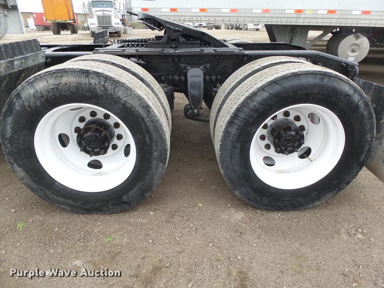 image for item DA0672 2006 Sterling AT9500 semi truck